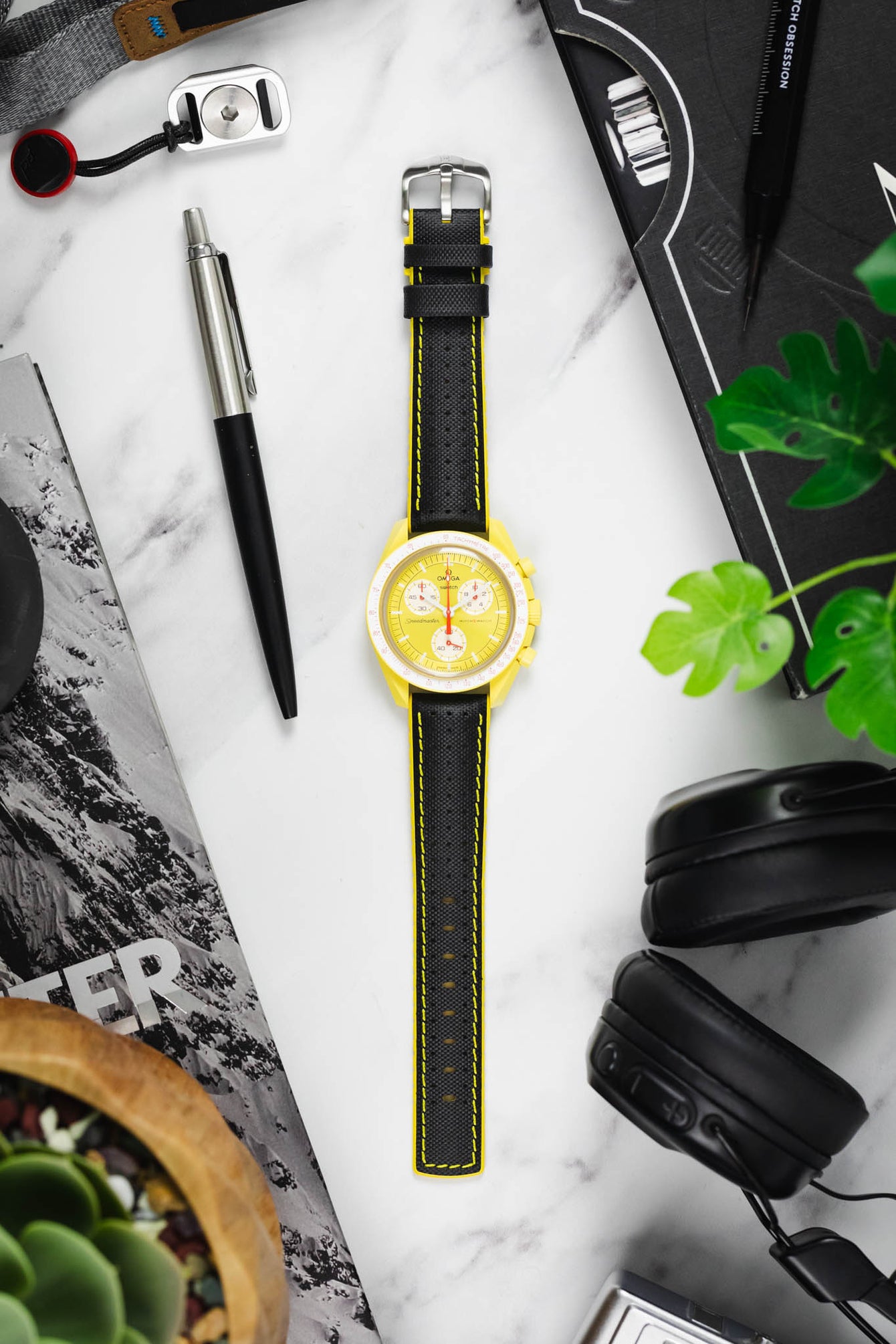 Hirsch ROBBY Sailcloth Effect Performance Watch Strap in Black / Yellow