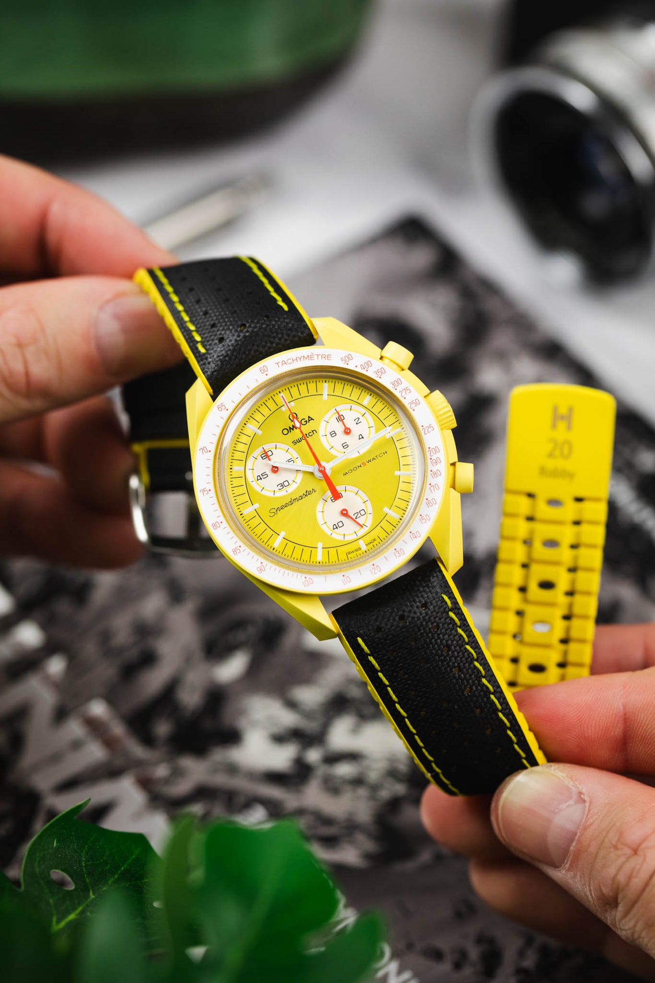 Hirsch ROBBY Sailcloth Effect Performance Watch Strap in Black / Yellow