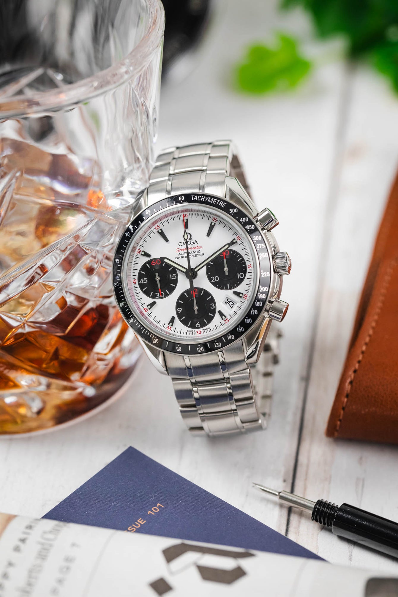 OMEGA Speedmaster Date 40mm - Panda Dial