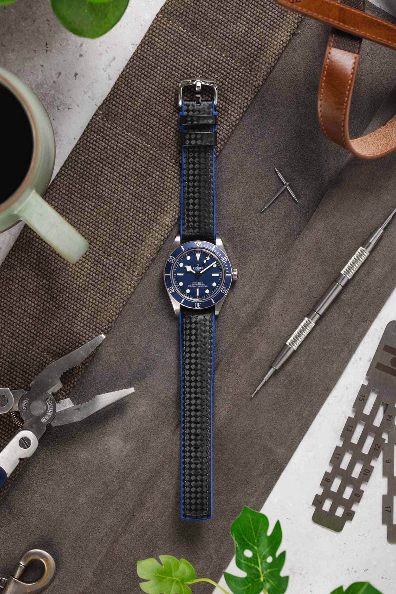 Hirsch AYRTON Carbon Embossed Performance Watch Strap in BLACK/BLUE