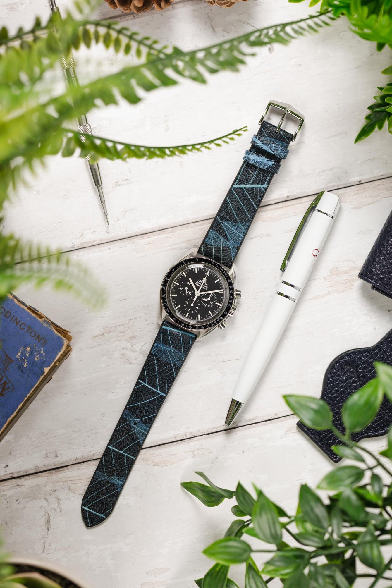 Hirsch LEAF Vegan Performance Rubber Watch Strap in BLUE/BLACK