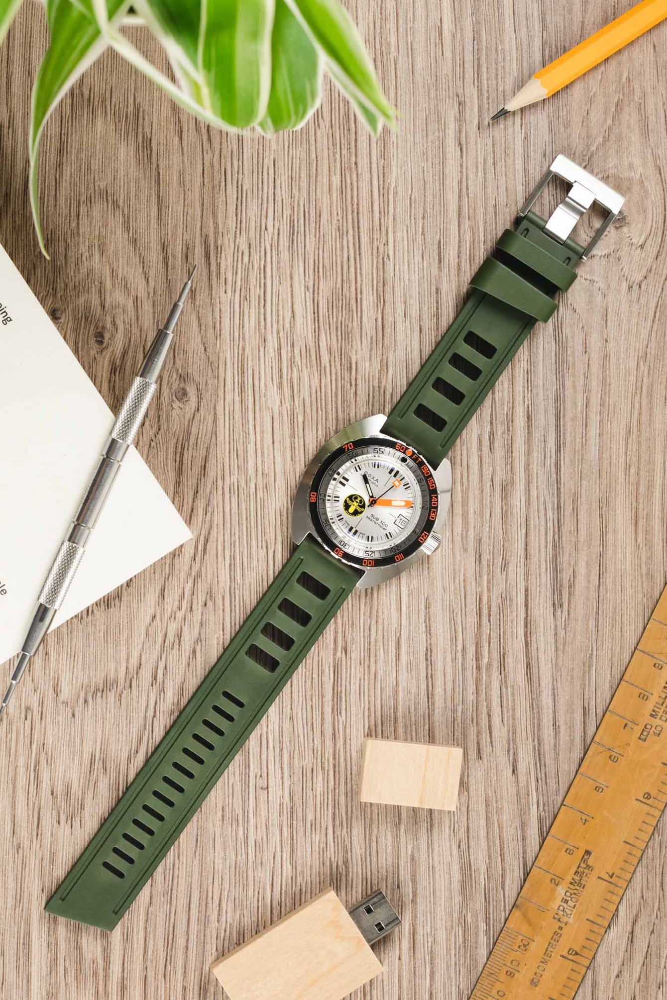 ISOfrane Rubber Dive Watch Strap in MILITARY GREEN