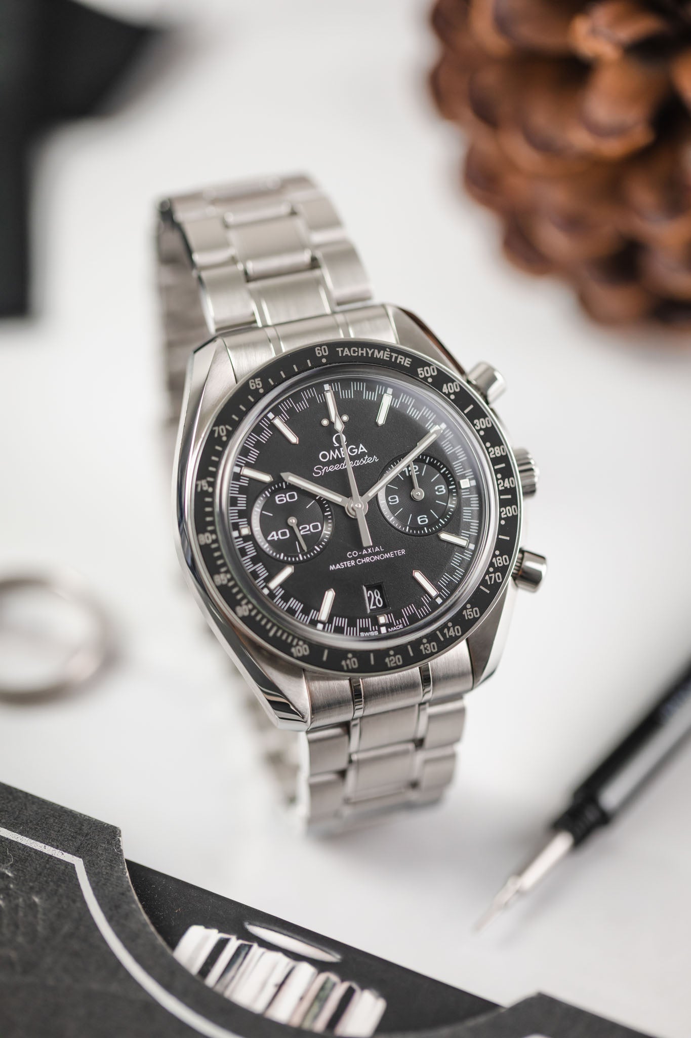 Omega speedmaster best sale racing 2017