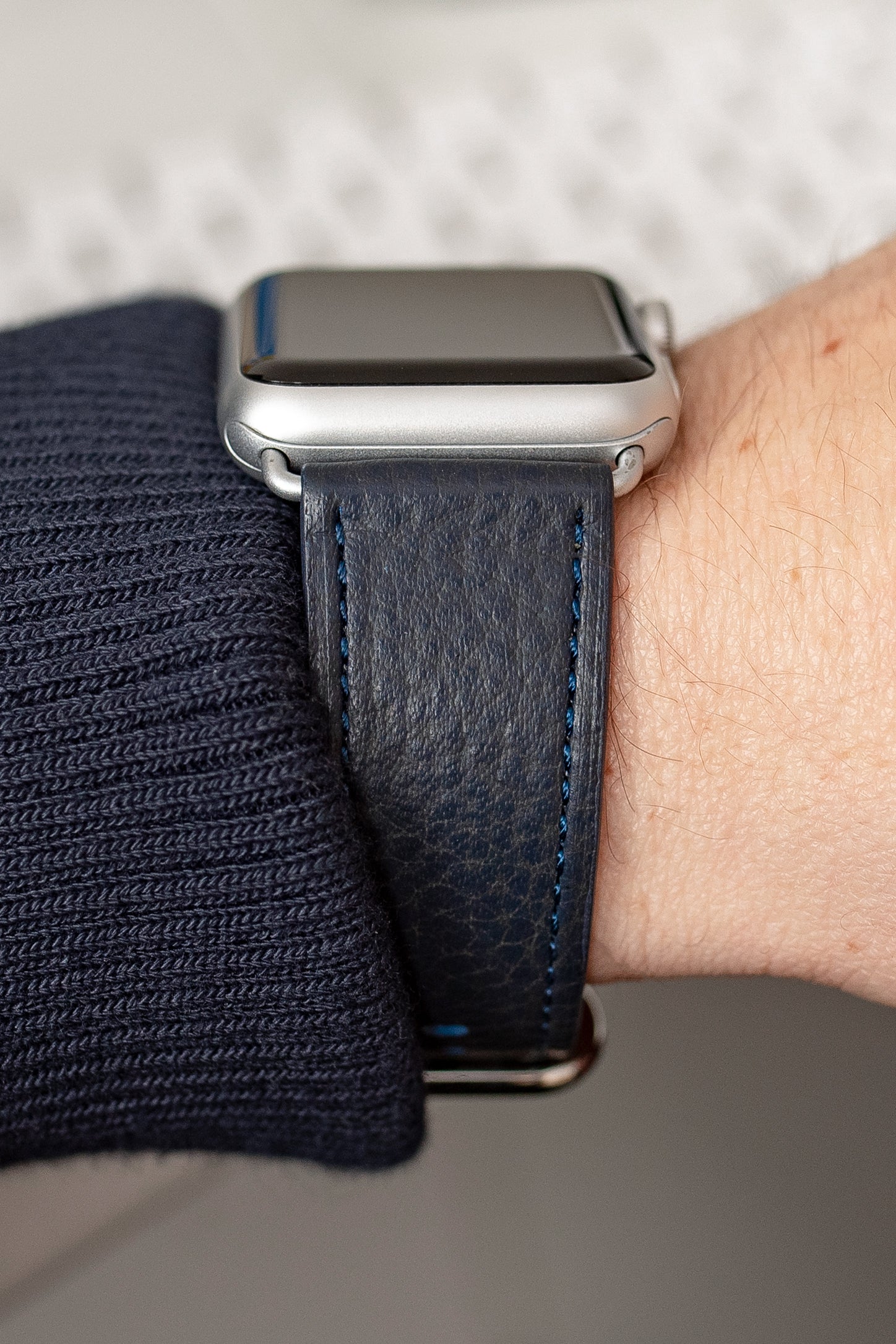 How to attach apple watch online band