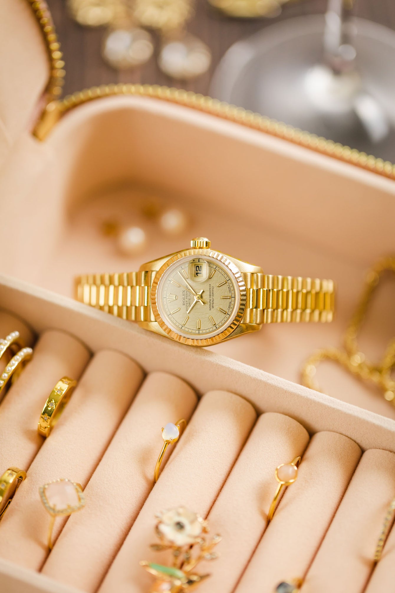 ROLEX DateJust Ladies 26mm - 18K Gold